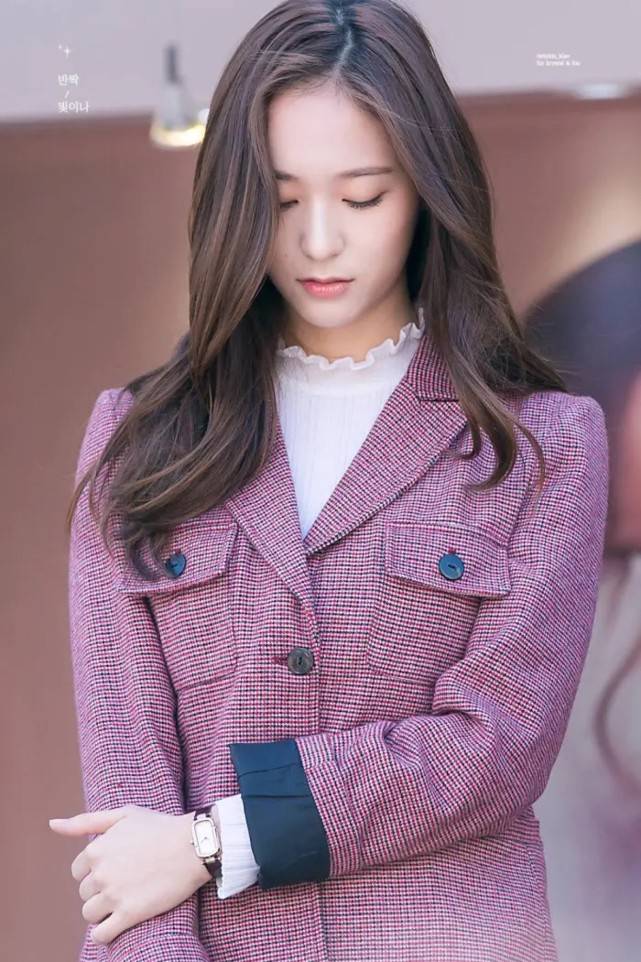 近照|原创减肥成功的郑秀晶近照,长发的她越来越清新温婉,气质都比以前好