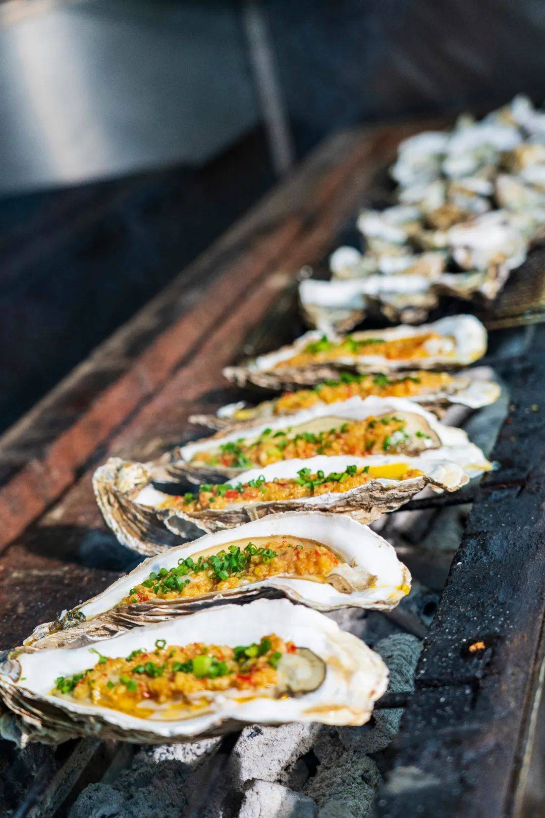 连唐僧|生蚝比47码皮鞋大，连唐僧都无法拒绝藏在昆明小区的老字号烧烤