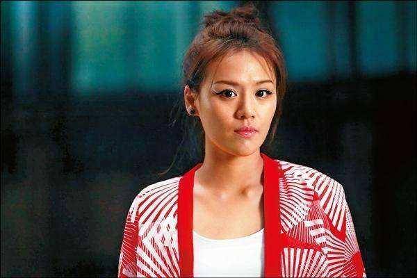 减肥|原创朱一龙减肥13斤演吴邪，除开瘦到脱相，为契合人物把咳嗽变习惯