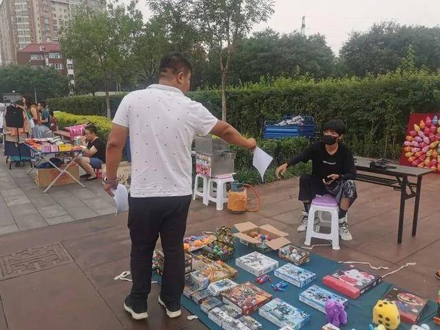 河北唐山:开展联合行动集中整治体育公园摆摊设点行为