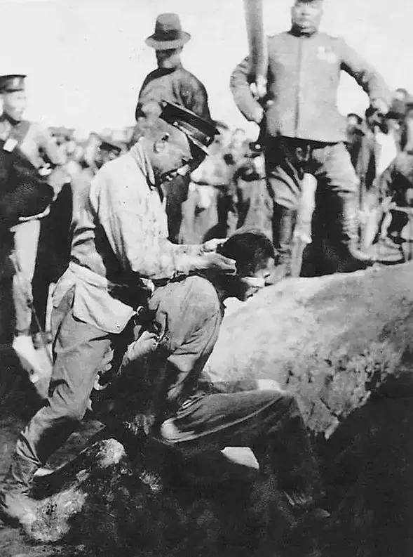 辫子|民国时期的老照片:还有普通百姓未剪掉丑陋的大辫子