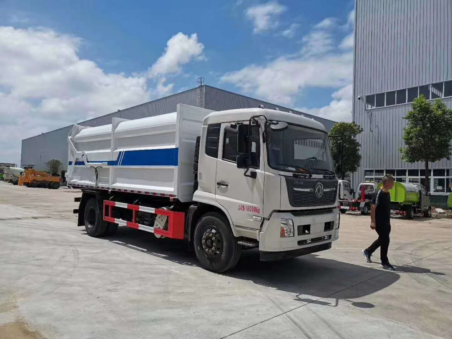 垃圾站对接垃圾转运车东风天锦国六对接垃圾车