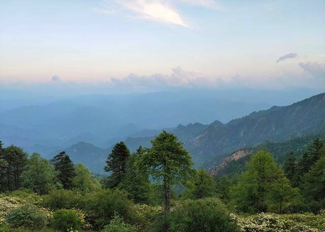 大概晚上7点38到达营地,从南天门看秦岭的风景