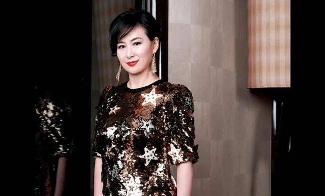 父亲|原创赌王葬礼上，何超琼让旧爱与父亲同框：原来，她一直未能忘记他