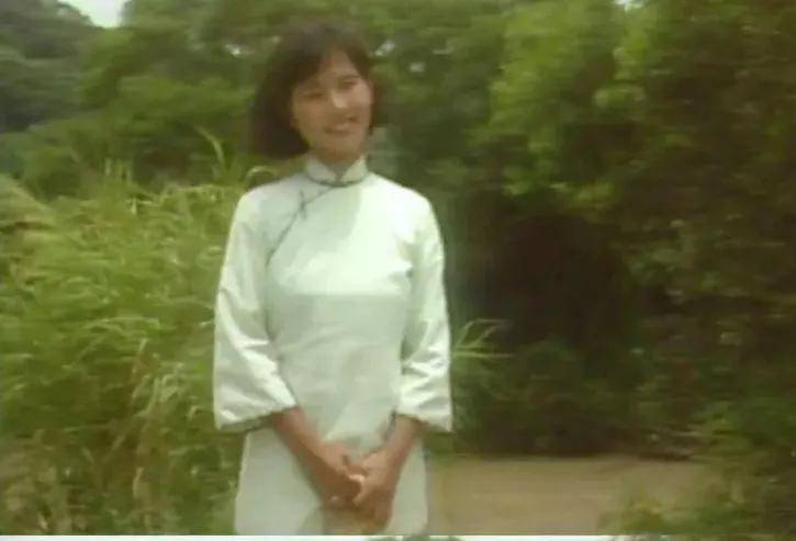 旗袍|风情万种，摇曳生姿，姐姐们女团造型飒极了，这个造型也是极美的
