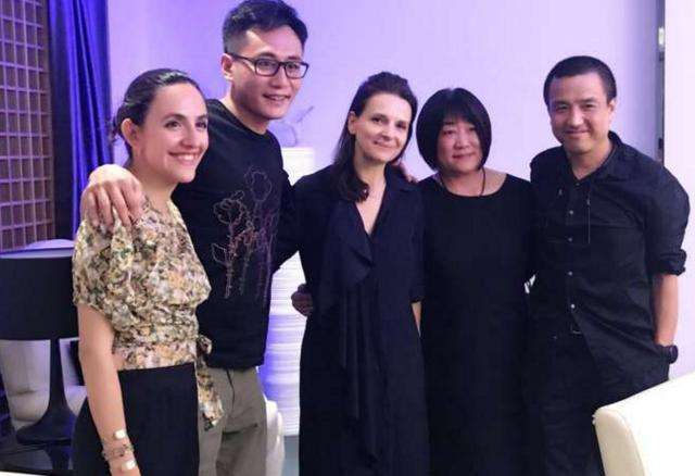 老婆|刘烨老婆卸了妆的纯素颜，顿时就觉得好老了，跟中国老人一个样！