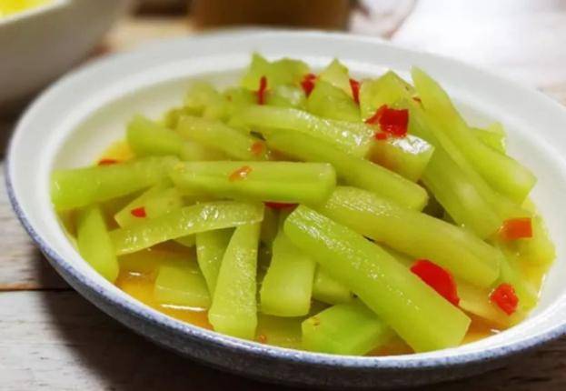优选美食圆椒豆腐皮凉拌莴笋鸡蛋肉饼豆腐糯米糍的做法