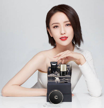 消息资讯|高考后，00后消费暴涨，洁面仪“鼻祖”科莱丽黯然收场| 一周时尚大事件