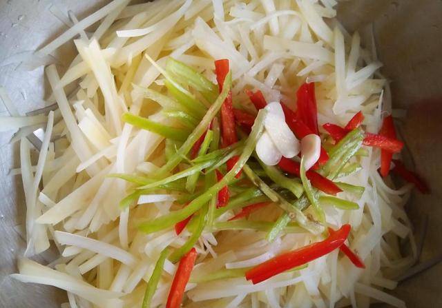 怎么煮土豆丝好吃 771afc91ee624ca78ef8fa19b84f1c41.jpeg