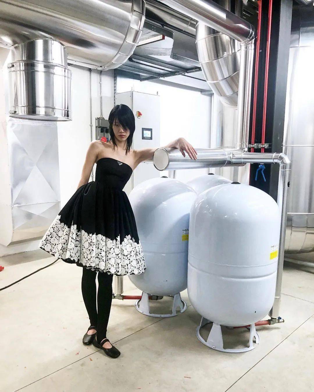 消息资讯|高考后，00后消费暴涨，洁面仪“鼻祖”科莱丽黯然收场| 一周时尚大事件