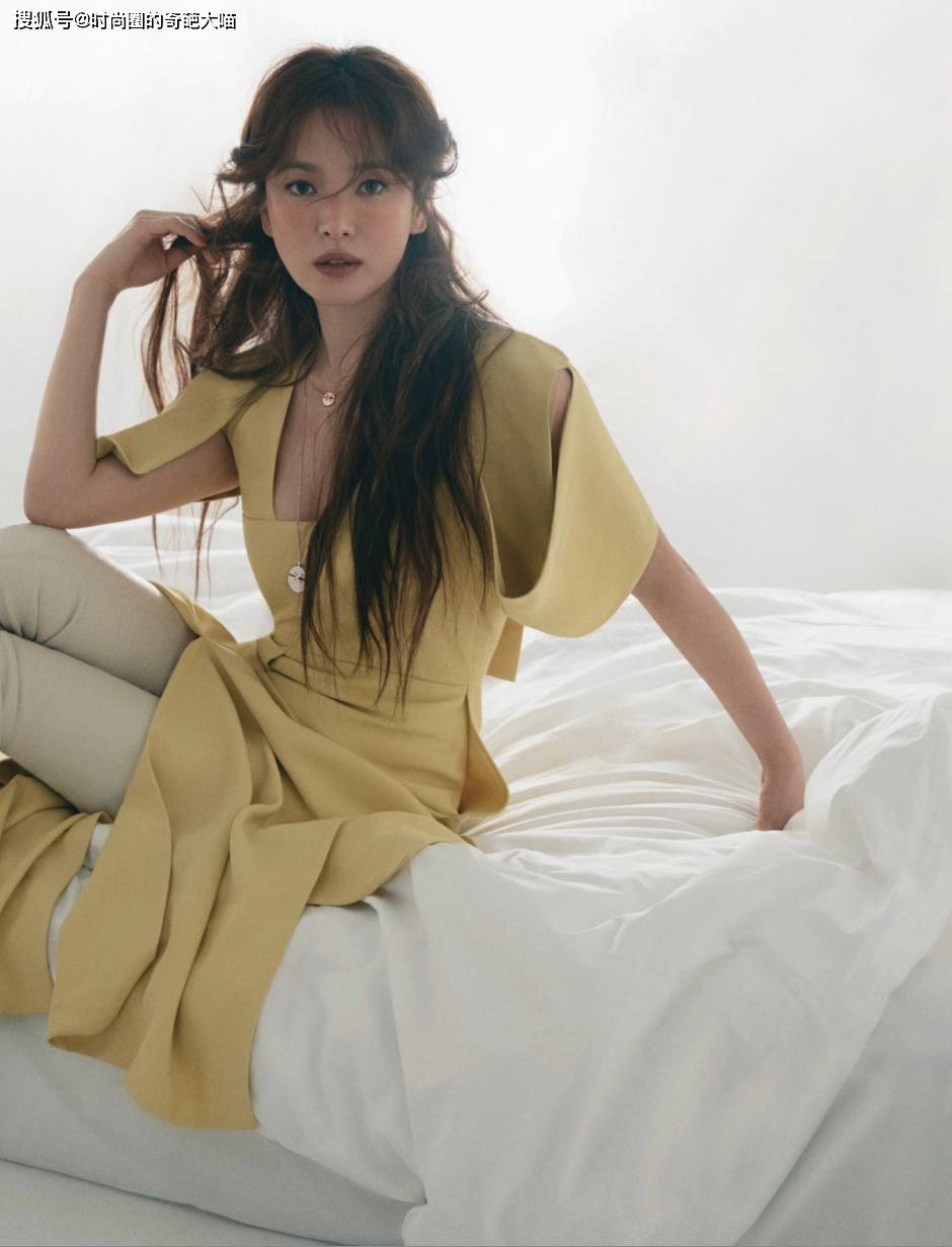 造型|宋慧乔的眼线是半永久了？每套造型强行装酷，不顾违和感直接硬套