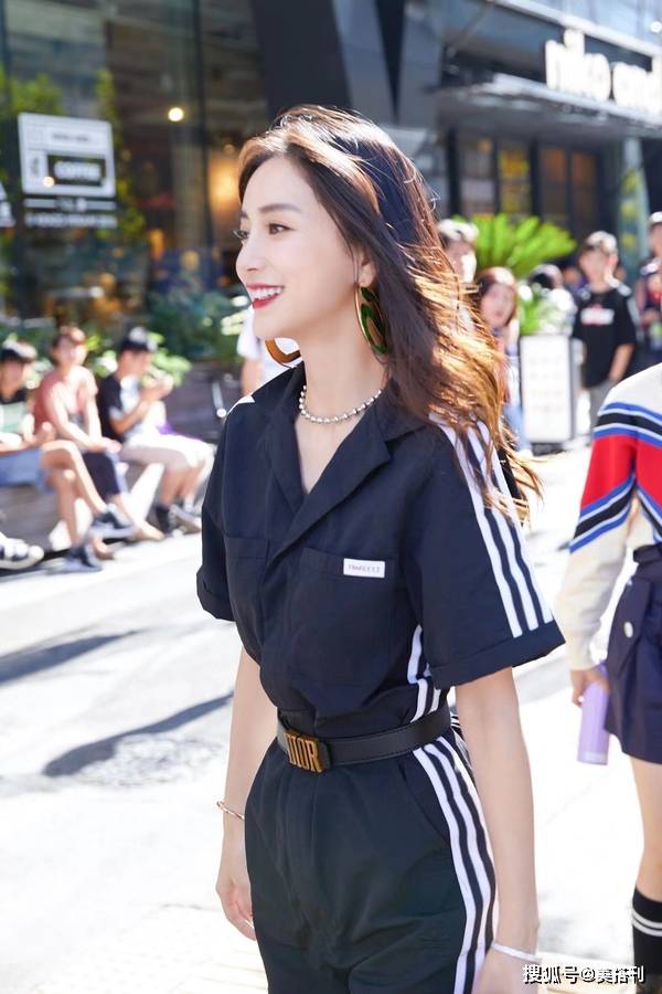 女孩|穿搭小白如何快速进阶？低难度高水准的连体元素，轻松变身时髦精