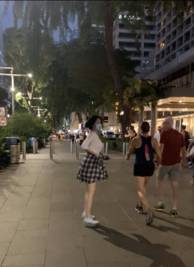 曲线|路人街头偶遇许晴,完美诠释S型曲线美人,51岁的状态让人羡慕