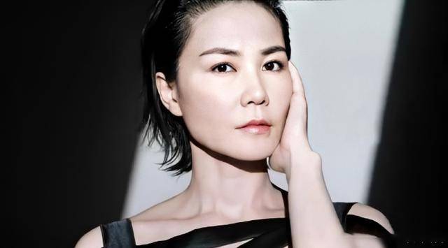 天后王菲也变脸了?近照曝光眼部不自然法令纹