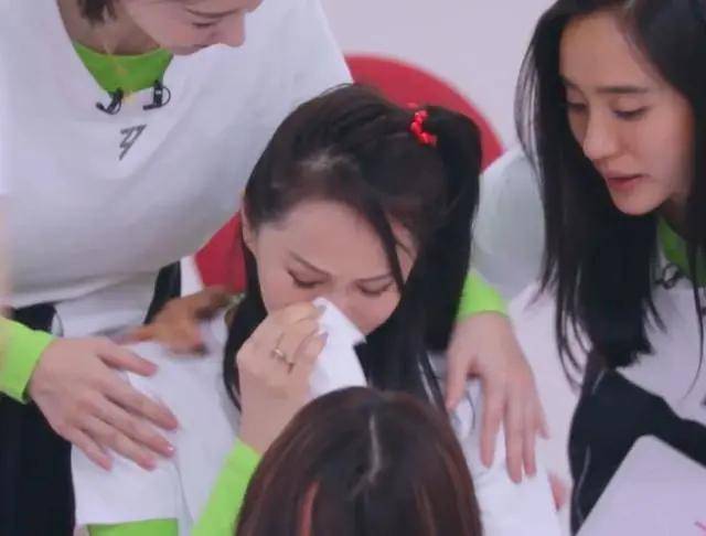 圣母|原创“说教圣母”伊能静和蓝盈莹从幕后“撕”到台前,就差打起来了