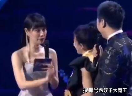 风云榜主持人因内涵丁当登热搜，被扒不止一次