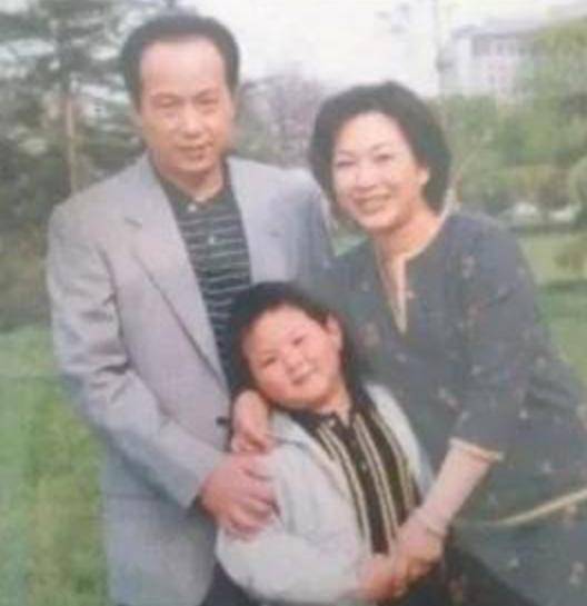 央视前主持人罗京的妻子,改嫁富商曾遭抨击,如今低调生活