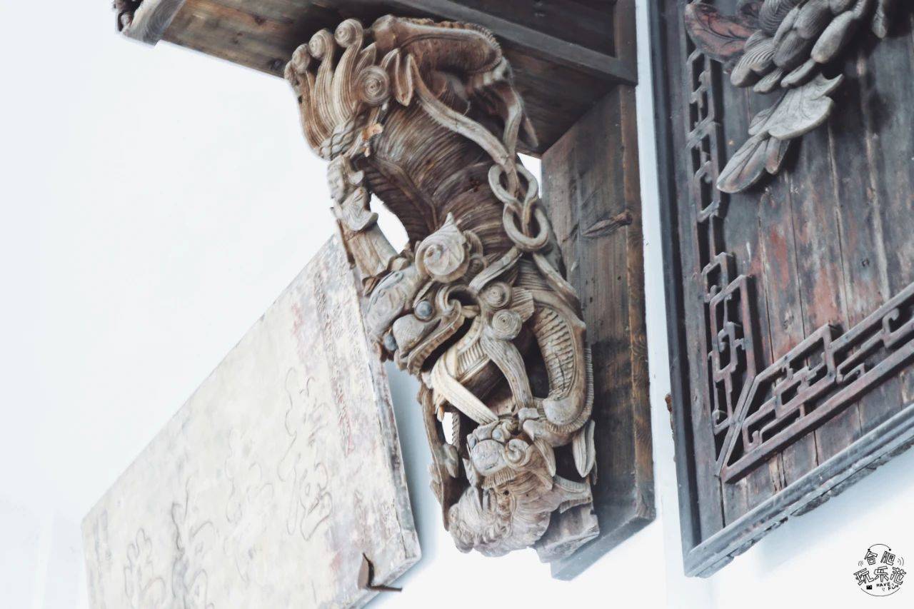 徽州木雕始于宋代,明代初年,徽派木雕已初具规模.