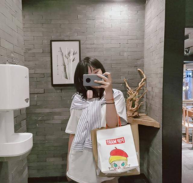 港星吴启华晒女儿近照!长相清秀却被母亲抛弃