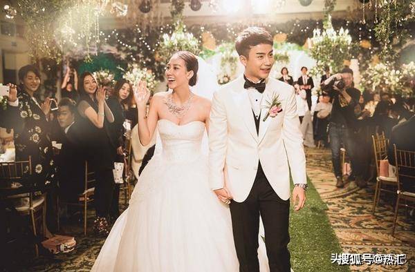 评论|明星婚礼上的手挽手幸福花路，杨幂刘恺威