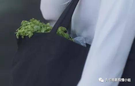 才和|这剧真讽刺:她找关系买了名牌限量包,才和拿260万包包的贵妇同框