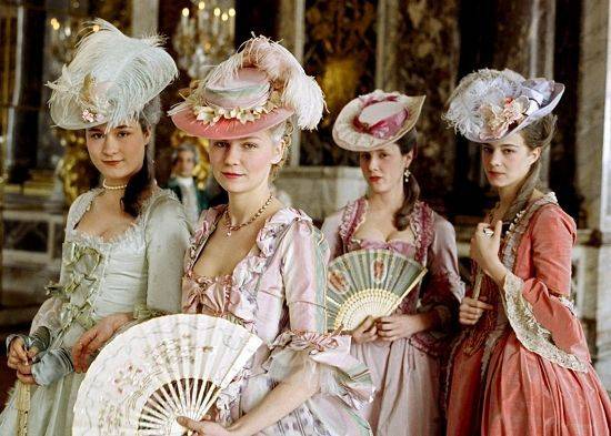 服装|服装行业职业规划 │除了服装设计师，还能做什么？