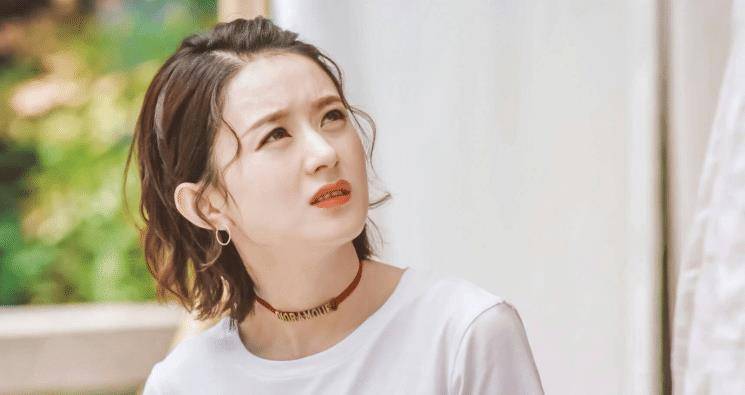 原创赵丽颖太拼了！刚生完孩子就来录综艺，体力不支累的双手扶腰！