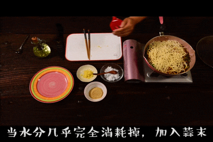 豆角|一人一大碗都不够天天妈妈怎样做焖面？营养美味