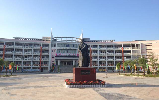 厅认定的自治区级示范高中,贵港市共有7所,以上 贵港高中,浔州高中