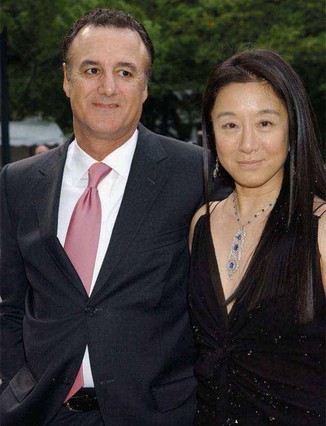 王薇薇|她是娱乐圈顶级设计师,70岁却有20岁体态,脸部下拉狂似衰老症