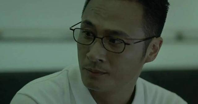 众人|原创吴镇宇直播赚钱做慈善，搞笑神回复圈粉众人，“坏叔叔”成暖男？