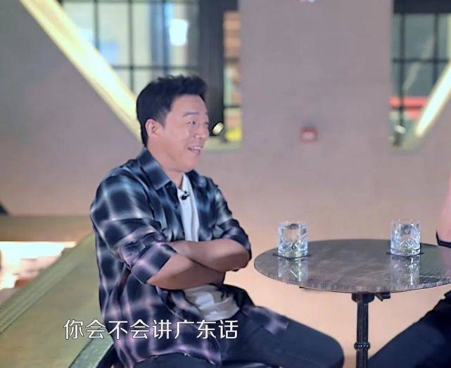 子时|50亿影帝黄渤跑场子时，就跟周迅当过“同事”了