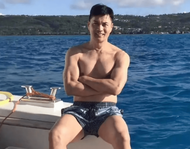 前妻|原创64岁男星年轻像40！但诋毁前妻跪舔富婆现任的骚操作，太渣了！