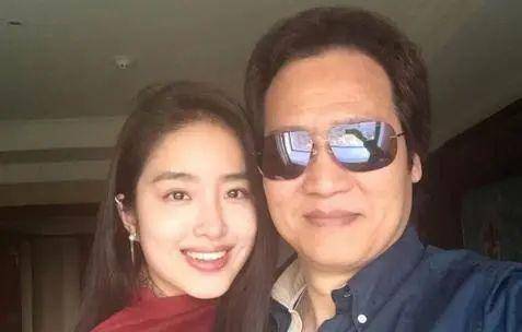 刘亦菲干爹与冯女郎离婚?曾一起现身妇产科,两人差30难长久