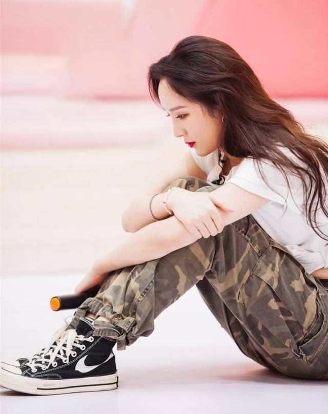 姐姐|原创孟佳对王漫妮产生共鸣！这位乘风破浪的姐姐，过去都经历了什么？