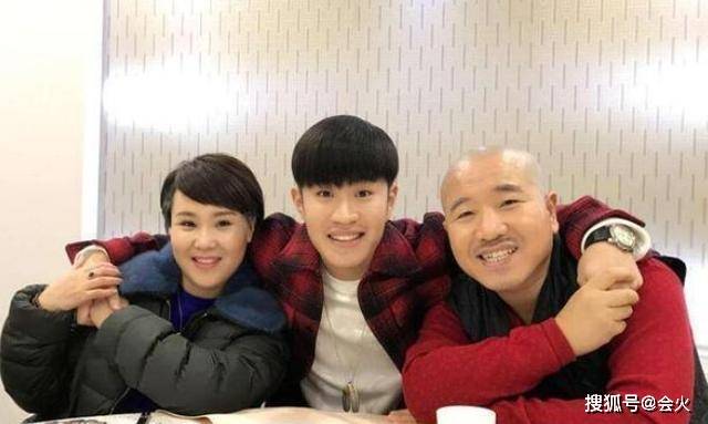 王小利拍《乡爱》12年零片酬？儿子曝换角内幕，