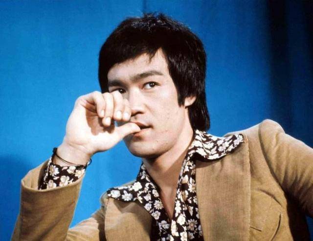 成龙|原创现代李小龙爆料：白冰不是靠成龙上位而是李咏，可惜人已经死了