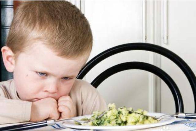 医生|7岁男孩脾胃虚，停止生长，医生怒斥家长，怎么给孩子常吃这些？