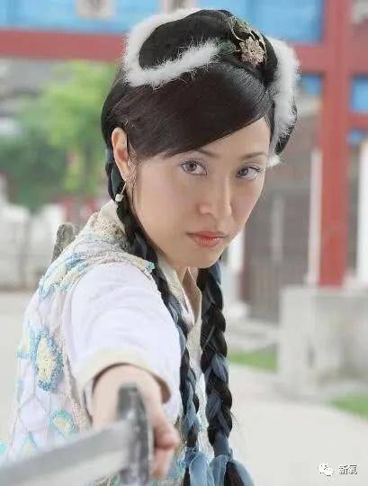 洪欣|这四位大花竟然罕见同框比美了?可她真的被衬得有点脸崩了...