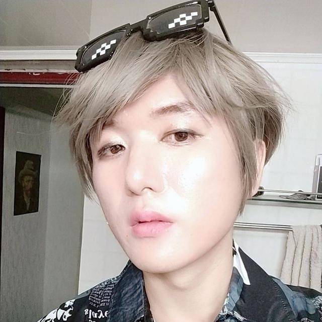 稿子|日作诗2000首女孩卖课遭警告！著名作家：小心我写稿子曝光你