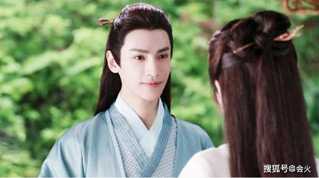 恋情|原创白鹿深夜与罗云熙私下见面，疑似恋情曝光，工作人员在旁打掩护？