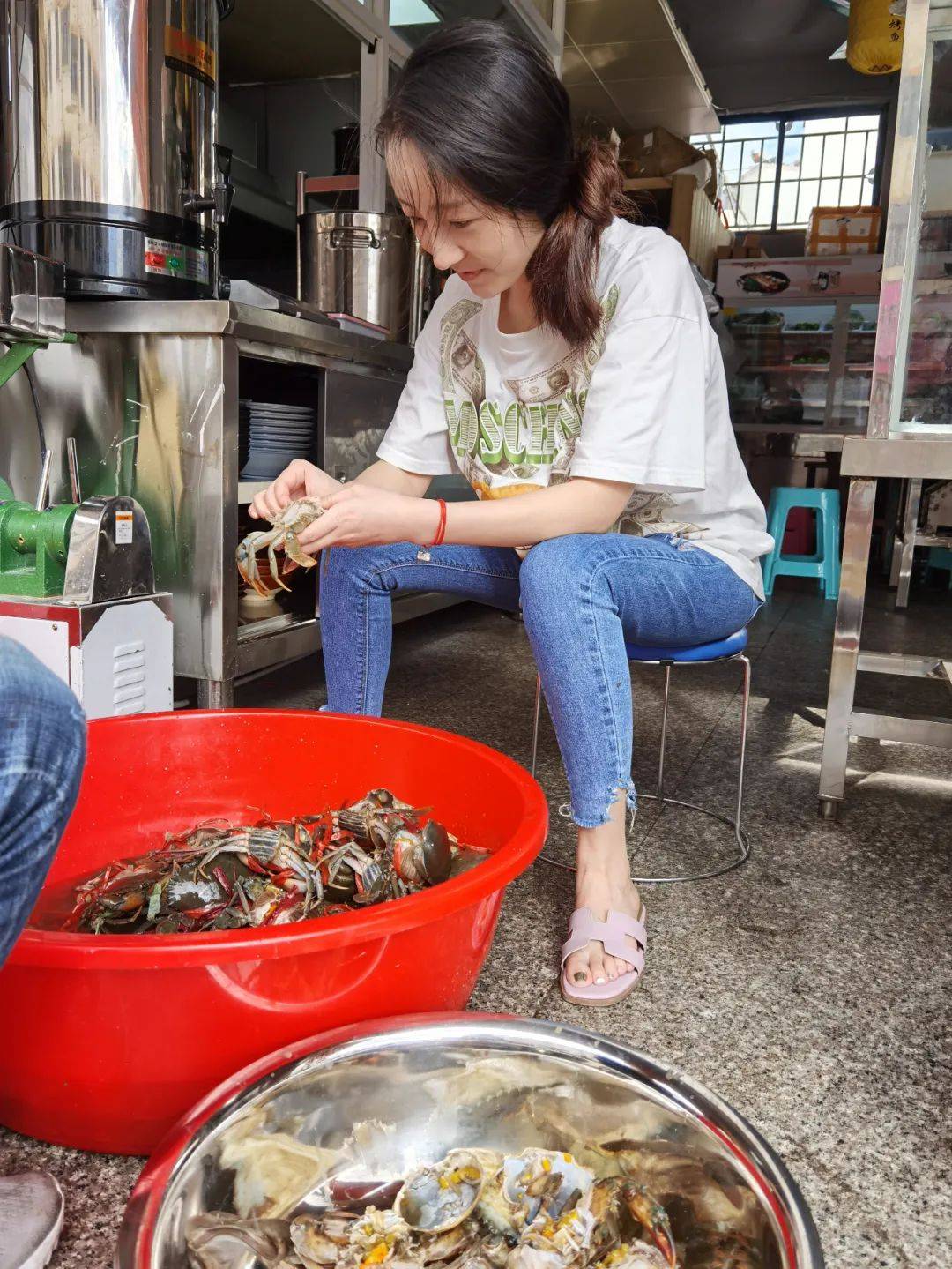 昆明|路边卖烧烤，好吃到车辆水泄不通昆明43斤村花找不到对象