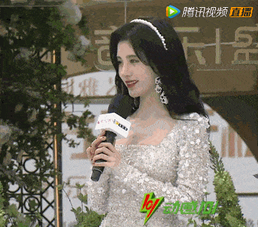 fa|鞠婧祎又换新头，4.0版终于不照骗了？美绝！