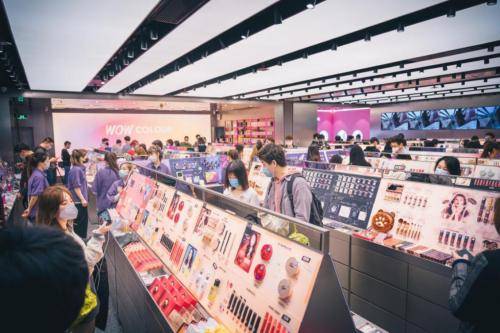 最in美妆集合店WOW COLOUR或将引领美妆新纪元