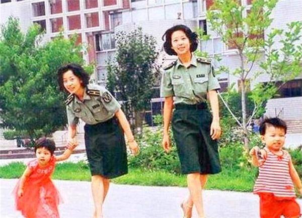 双胞胎|原创当年在阅兵仪式上“红遍中国”的双胞胎姐妹花，如今现状如何？