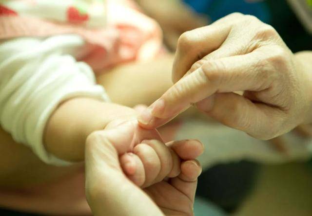 推拿|宝宝厌食、盗汗怎么办？小儿推拿来帮你