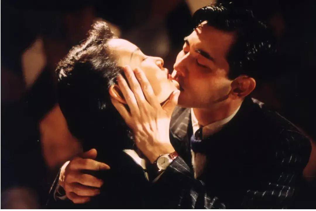 尤物|顶级美艳尤物都是清一色梯型侧颜骨相?