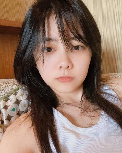 原创谭松韵素颜照被网友疯传,看清她的真实模样后,30岁认真的?