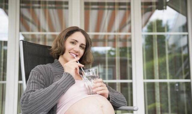 孕妇一天喝8杯水好不好