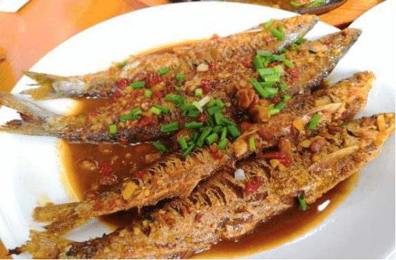 原创精选美食:西葫芦烩番茄,红烧小白条,豆腐青菜饼,鸡蛋肉饼的做法